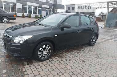 Хэтчбек Hyundai i30 2008 в Сарнах