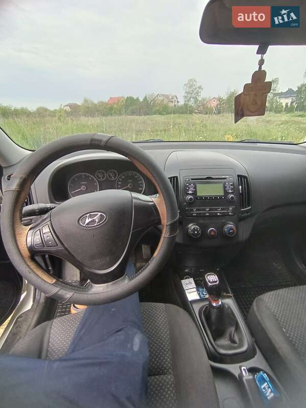 Хэтчбек Hyundai i30 2011 в Снятине