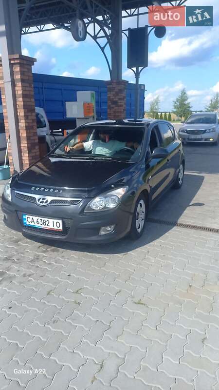 Хэтчбек Hyundai i30 2009 в Смеле