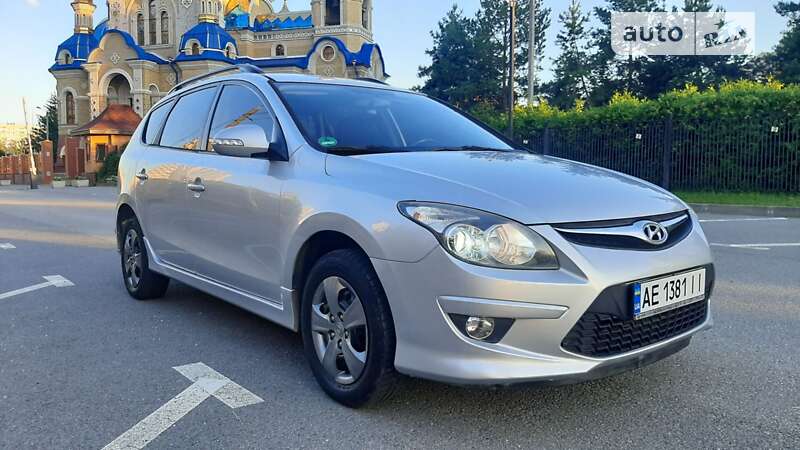 Універсал Hyundai i30 2011 в Первомайську