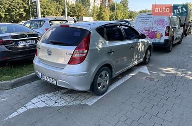 Хэтчбек Hyundai i30 2011 в 