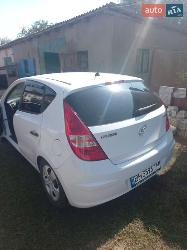 Хетчбек Hyundai i30 2010 в 