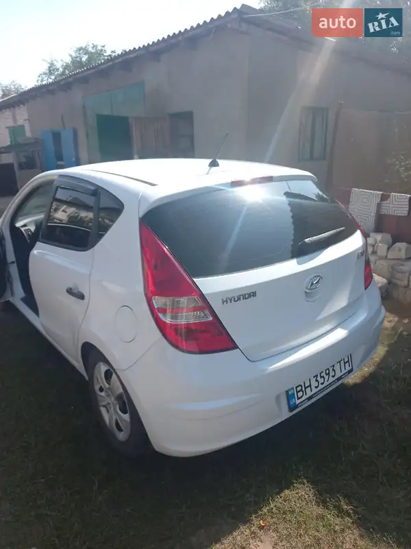 Хетчбек Hyundai i30 2010 в 