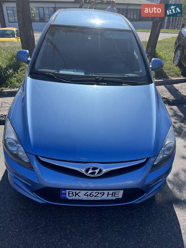 Хетчбек Hyundai i30 2011 в Рівному