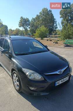 Универсал Hyundai i30 2010 в Каменском