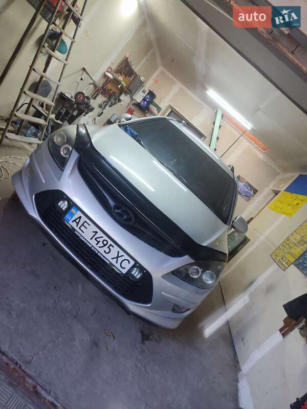 Универсал Hyundai i30 2010 в Днепре