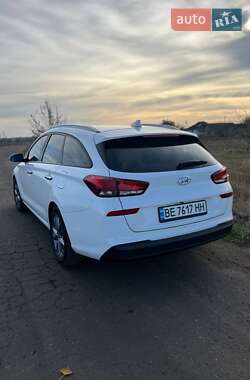 Универсал Hyundai i30 2017 в Новом Буге