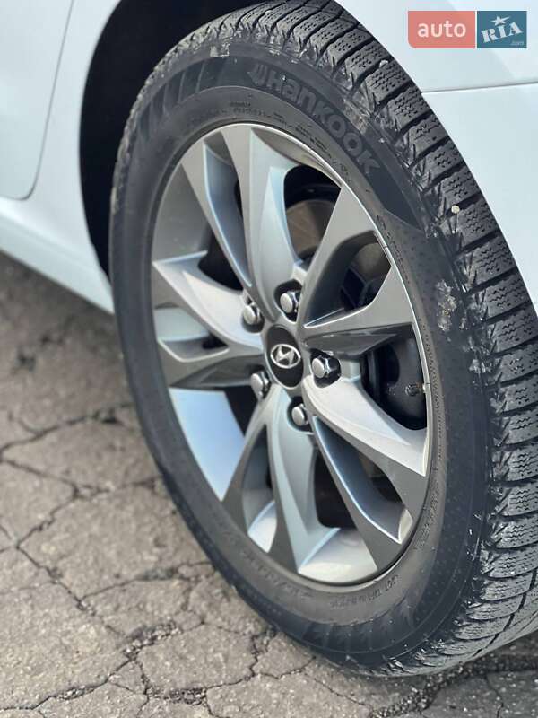 Универсал Hyundai i30 2017 в Новом Буге фото 30 Универсал Hyundai i30 2017 в Новом Буге