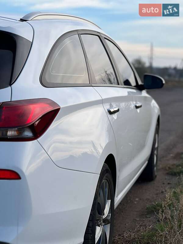 Универсал Hyundai i30 2017 в Новом Буге фото 17 Универсал Hyundai i30 2017 в Новом Буге