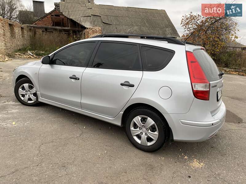 Универсал Hyundai i30 2010 в Мироновке