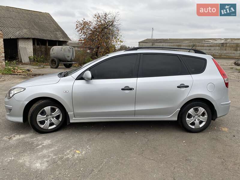 Универсал Hyundai i30 2010 в Мироновке