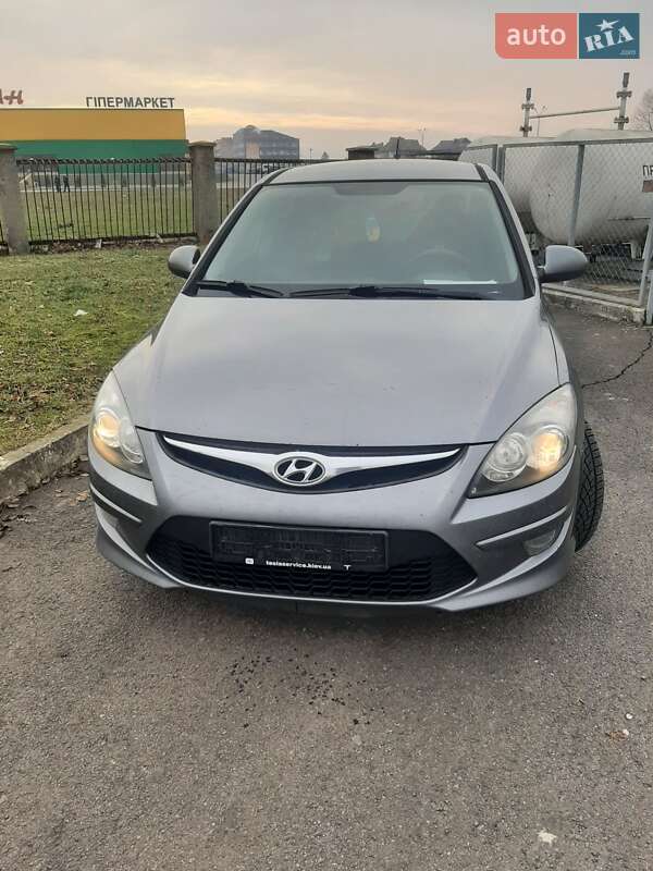 Хэтчбек Hyundai i30 2011 в Ужгороде