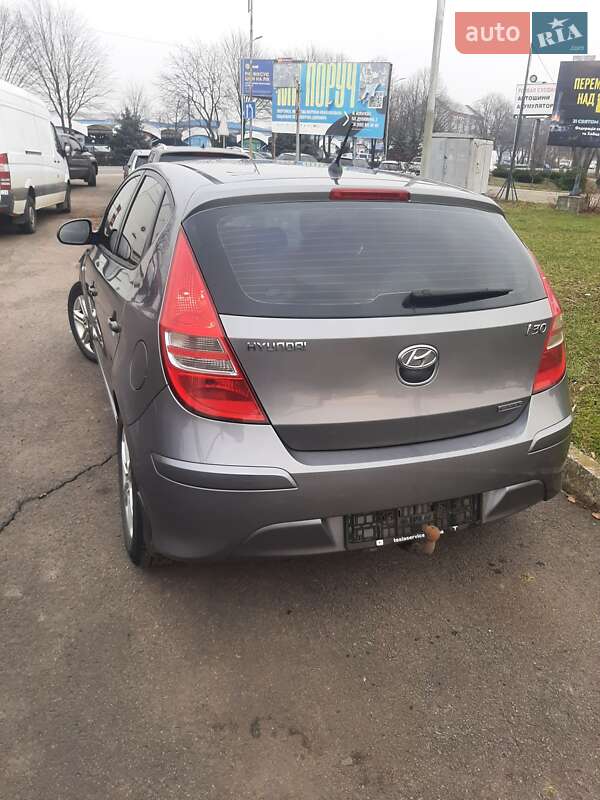 Хэтчбек Hyundai i30 2011 в Ужгороде