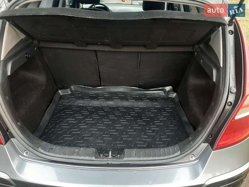 Хэтчбек Hyundai i30 2011 в Ужгороде