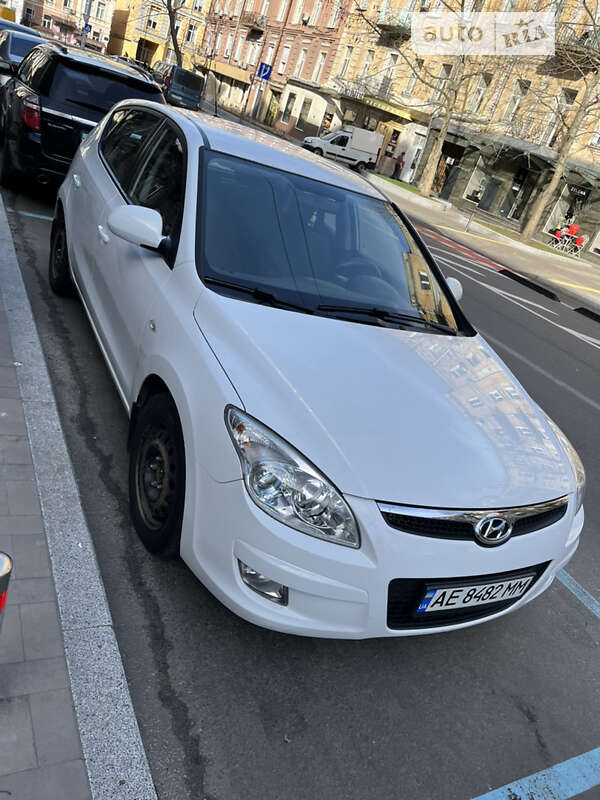 Хетчбек Hyundai i30 2008 в Дніпрі
