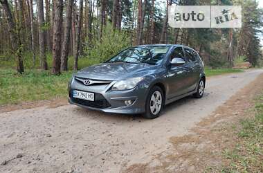 Хэтчбек Hyundai i30 2011 в Ахтырке