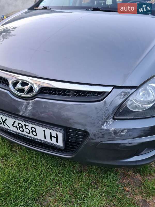 Хетчбек Hyundai i30 2010 в Рівному