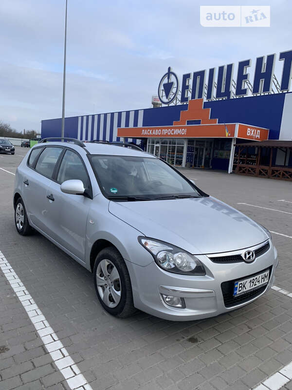 Универсал Hyundai i30 2009 в Дубно