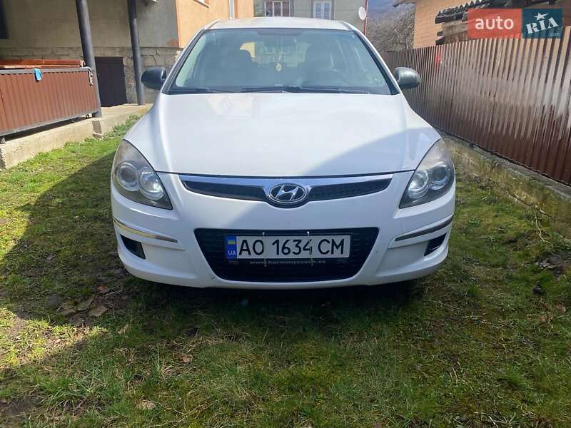 Універсал Hyundai i30 2009 в Міжгір'ї