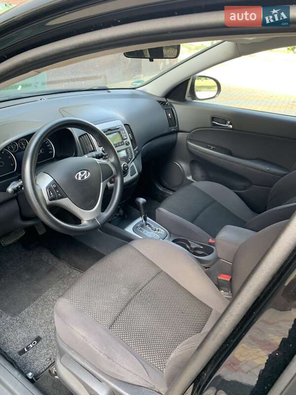 Универсал Hyundai i30 2011 в Звягеле