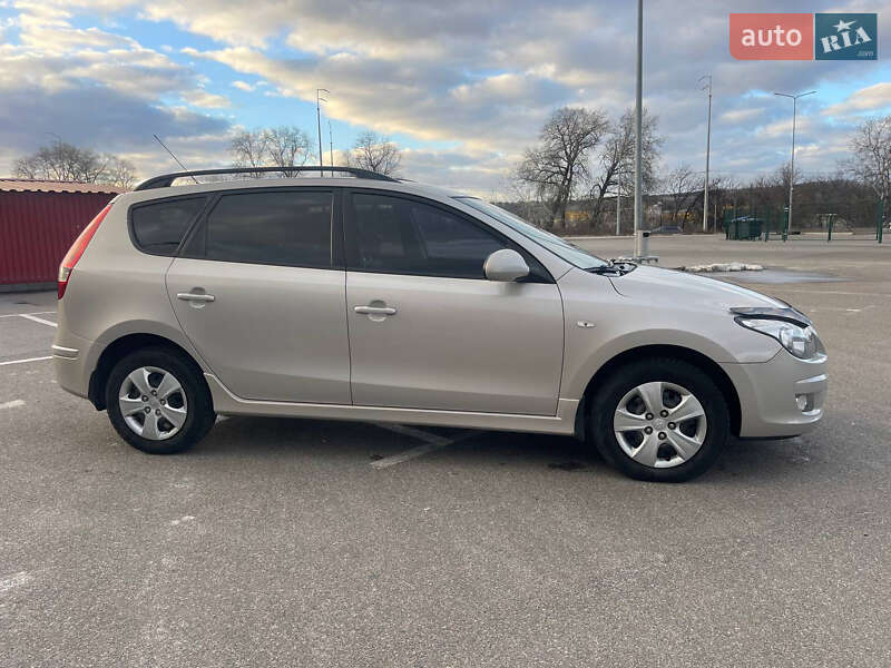 Универсал Hyundai i30 2011 в Киеве