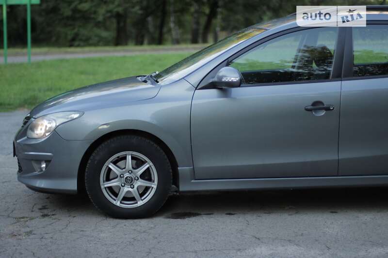 Универсал Hyundai i30 2011 в Пустомытах