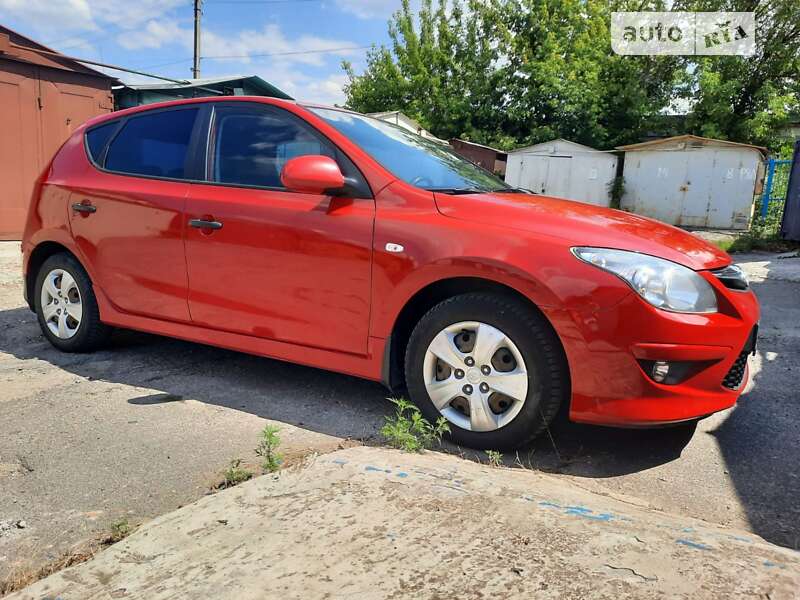 Хэтчбек Hyundai i30 2010 в Харькове