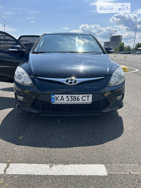 Хэтчбек Hyundai i30 2011 в 