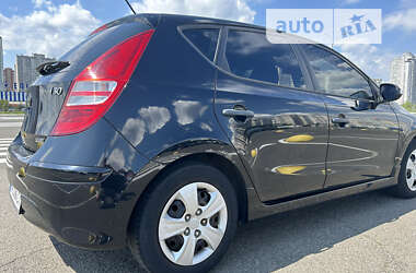 Хэтчбек Hyundai i30 2011 в 