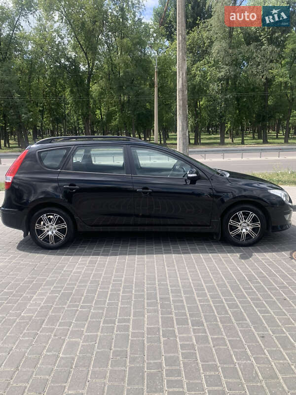 Універсал Hyundai i30 2011 в Дніпрі