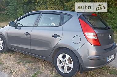 Хэтчбек Hyundai i30 2010 в 