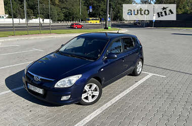 Хэтчбек Hyundai i30 2008 в Киеве