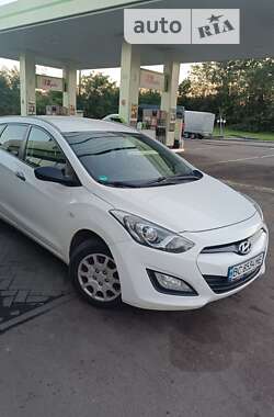 Универсал Hyundai i30 2013 в Мостиске