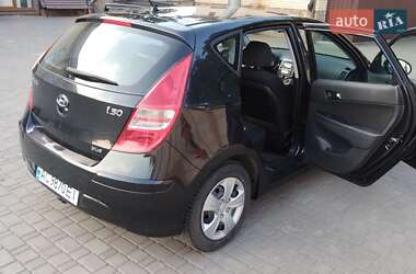 Хэтчбек Hyundai i30 2010 в 
