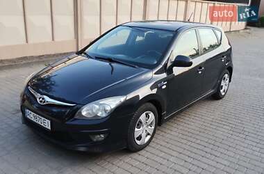 Хэтчбек Hyundai i30 2010 в 