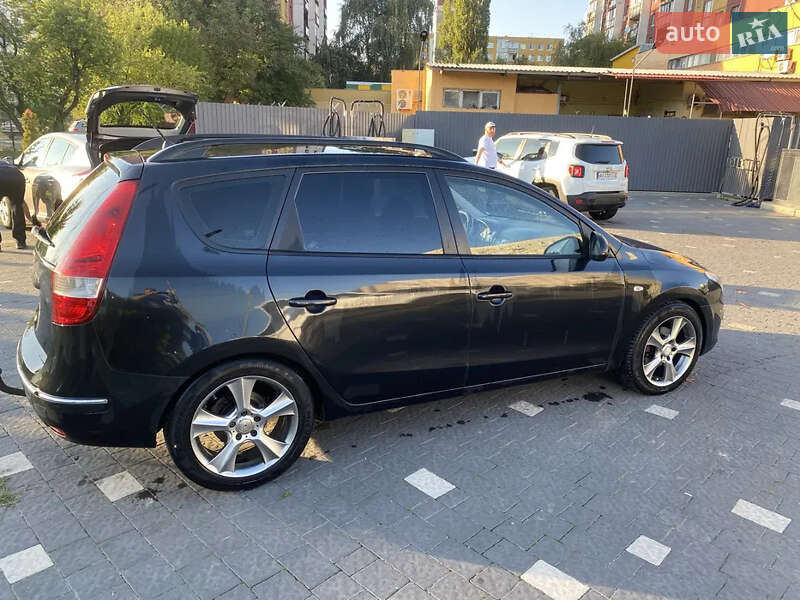 Универсал Hyundai i30 2010 в Ужгороде