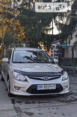 Универсал Hyundai i30 2011 в Радивилове