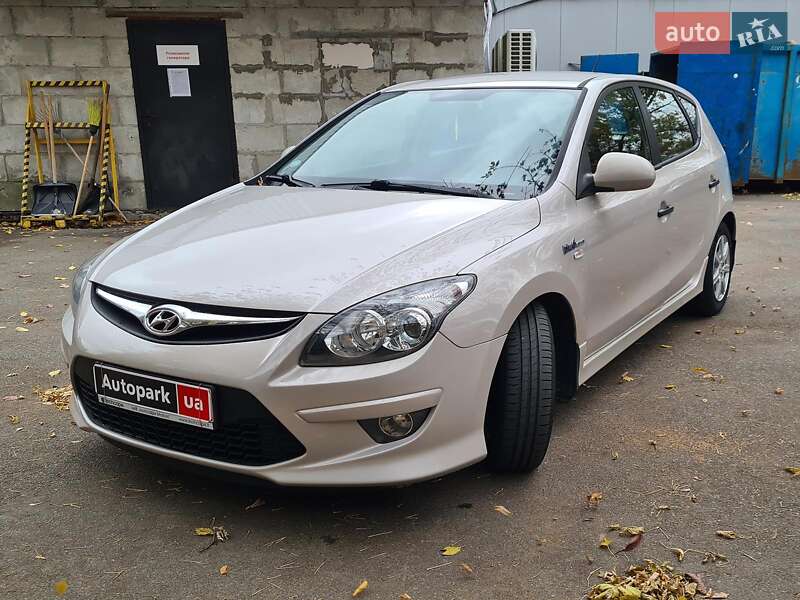 Хэтчбек Hyundai i30 2011 в Киеве