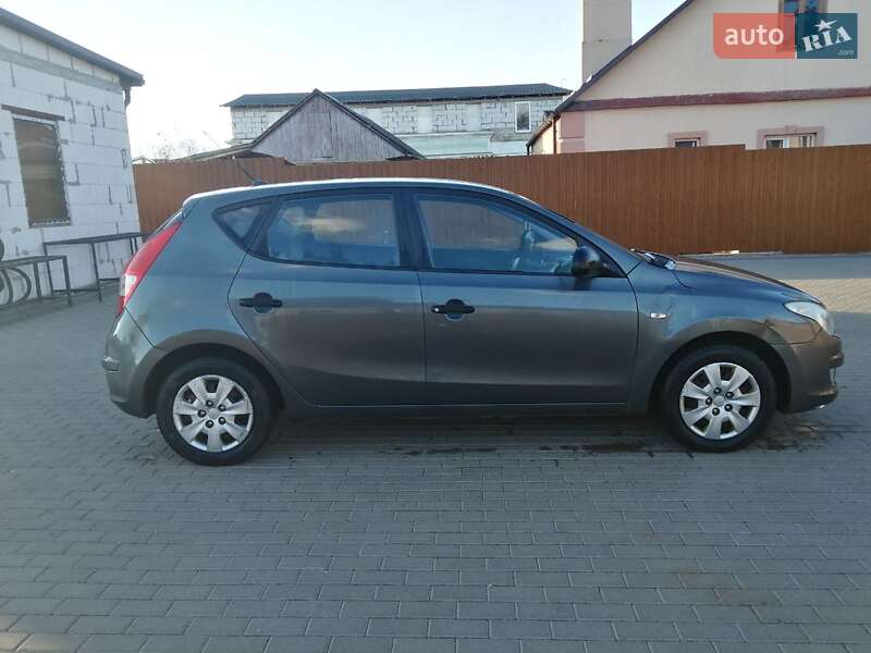 Хэтчбек Hyundai i30 2007 в Гоще