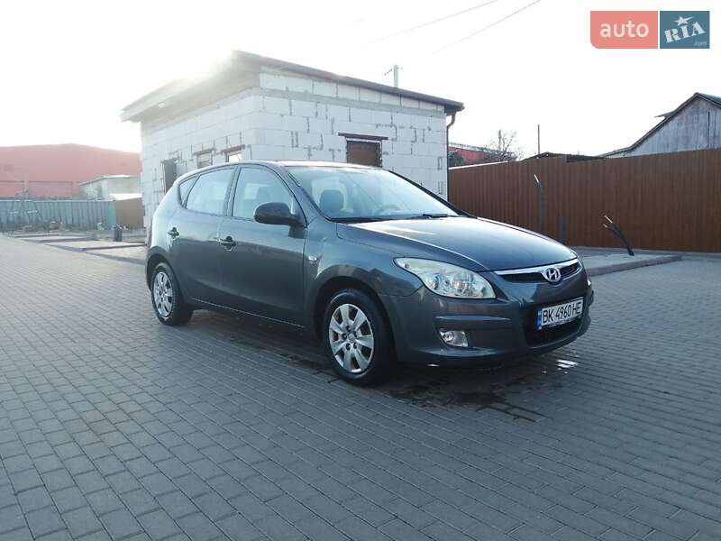 Хэтчбек Hyundai i30 2007 в Гоще