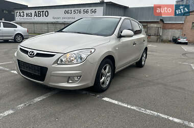 Хэтчбек Hyundai i30 2008 в Киеве