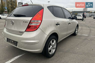 Хэтчбек Hyundai i30 2008 в Киеве