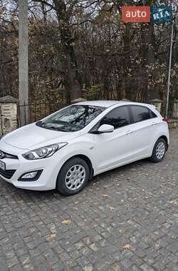 Хэтчбек Hyundai i30 2013 в Черновцах