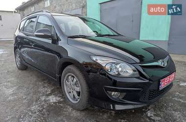 Универсал Hyundai i30 2011 в Дубно