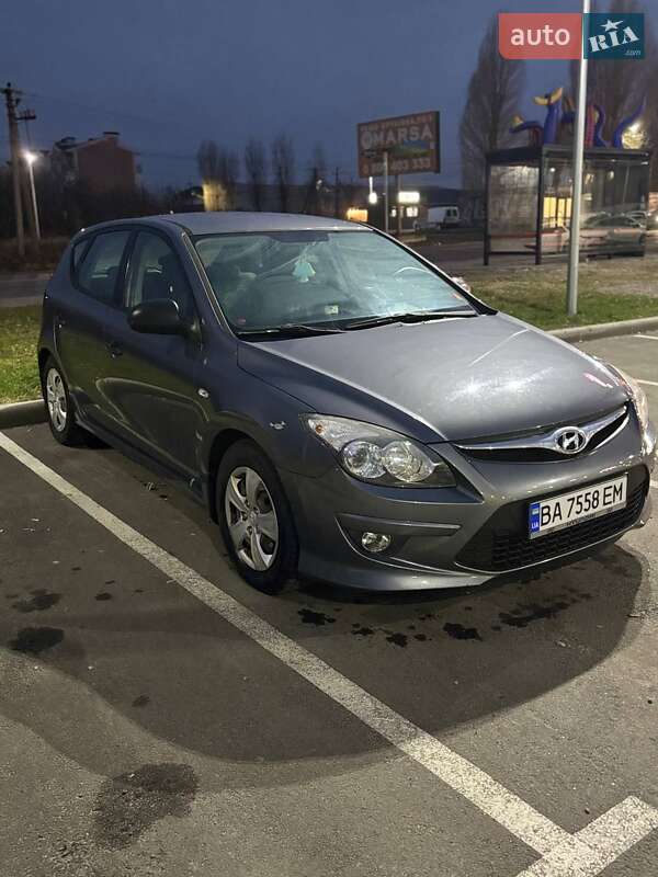Хэтчбек Hyundai i30 2010 в Белогородке