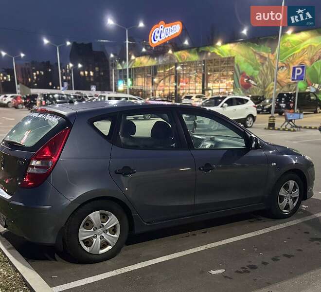 Хэтчбек Hyundai i30 2010 в Белогородке