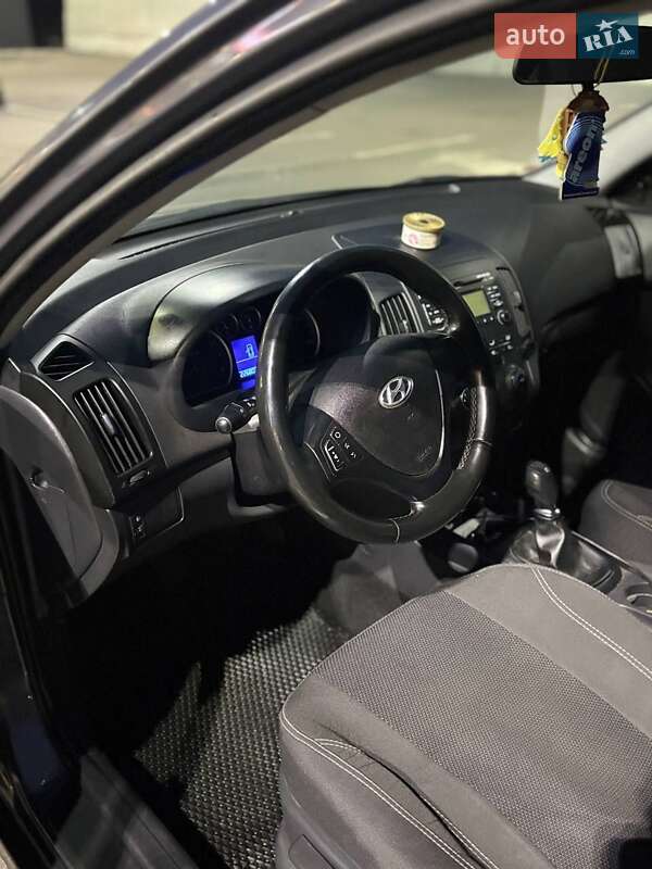 Хэтчбек Hyundai i30 2010 в Белогородке