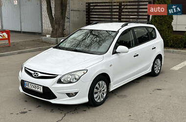 Універсал Hyundai i30 2010 в Дніпрі