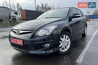 Хэтчбек Hyundai i30 2011 в 