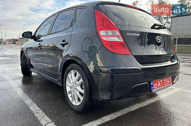 Хэтчбек Hyundai i30 2011 в 